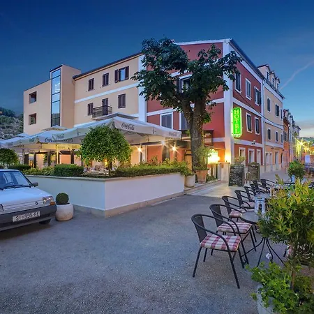 Hotel Skradinski Buk 3*