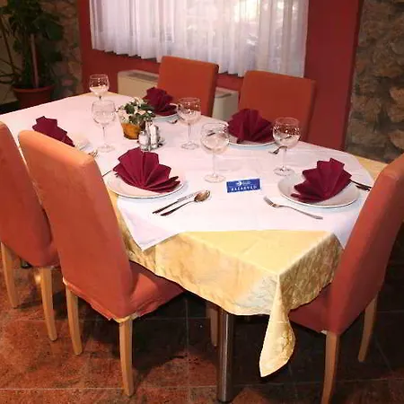 Skradinski Buk 3*