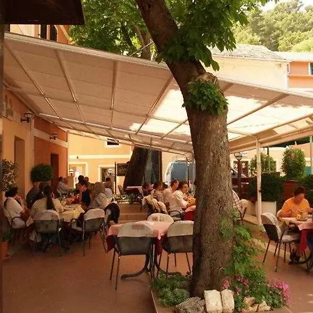 Skradinski Buk 3* Skradin